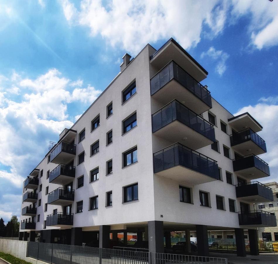 Apartment Mrvica Near The Zagreb Airport Велика-Горица Экстерьер фото